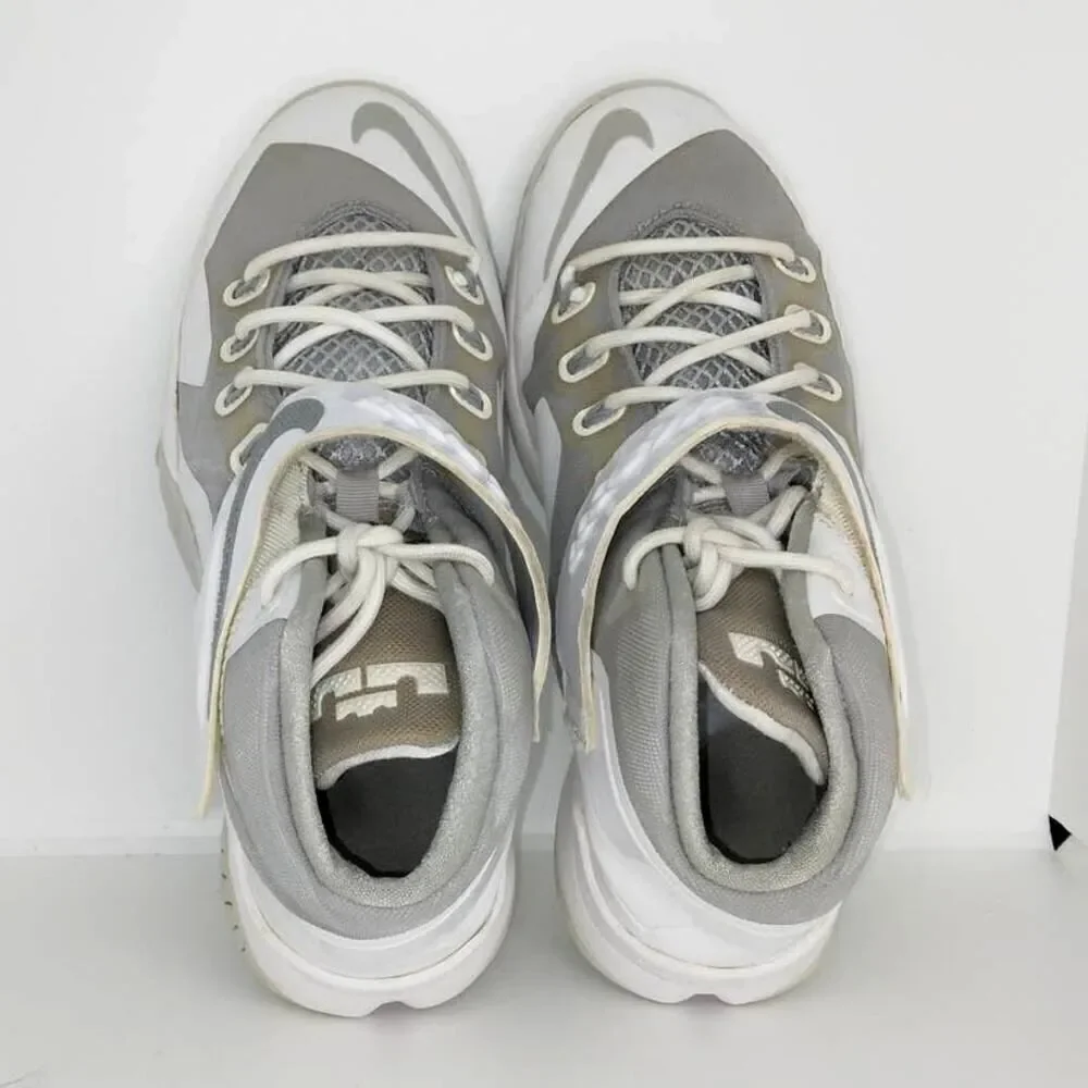 Nike Lebron James Soldier VIII Boy's Pre-owned Basketball Sneakers - sz. 6Y